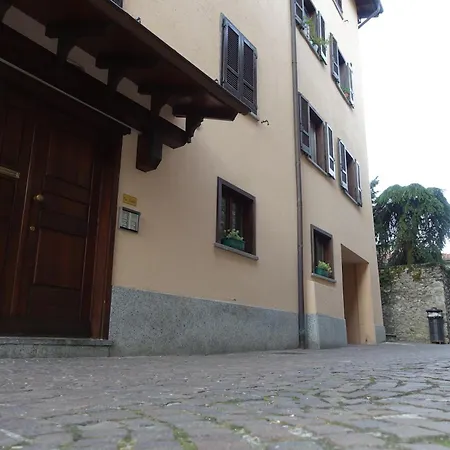 Raineri Apartment Domaso